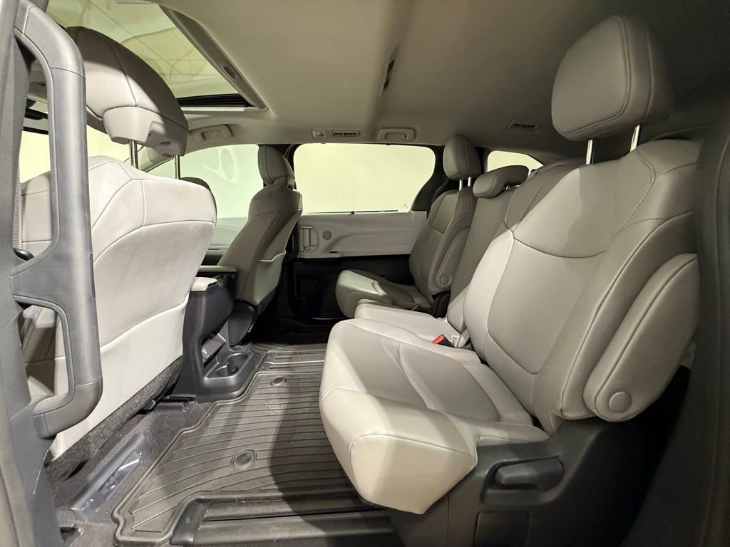 2025 Toyota Sienna XLE - Photo 20