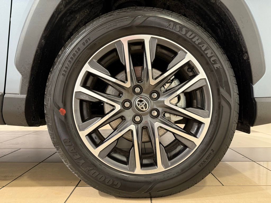 2026 Toyota Corolla Cross XLE - Photo 9