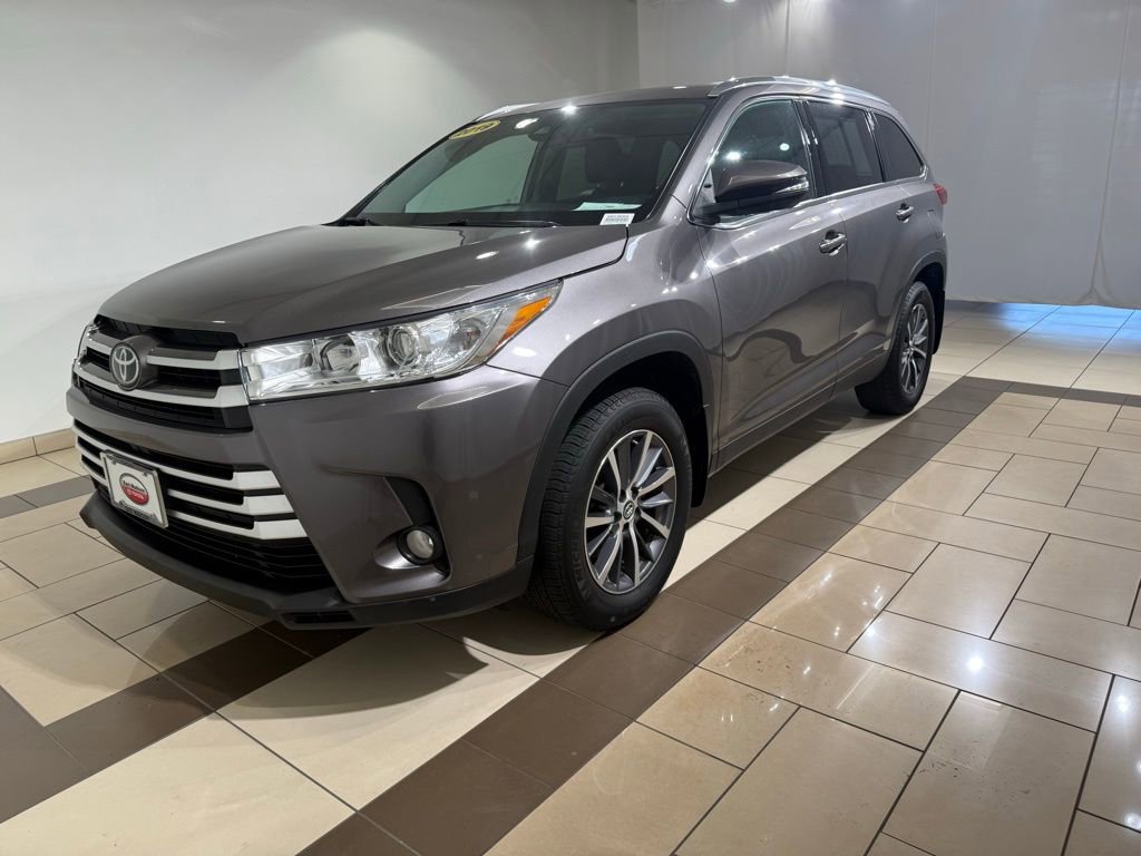 2019 Toyota Highlander XLE photo 2