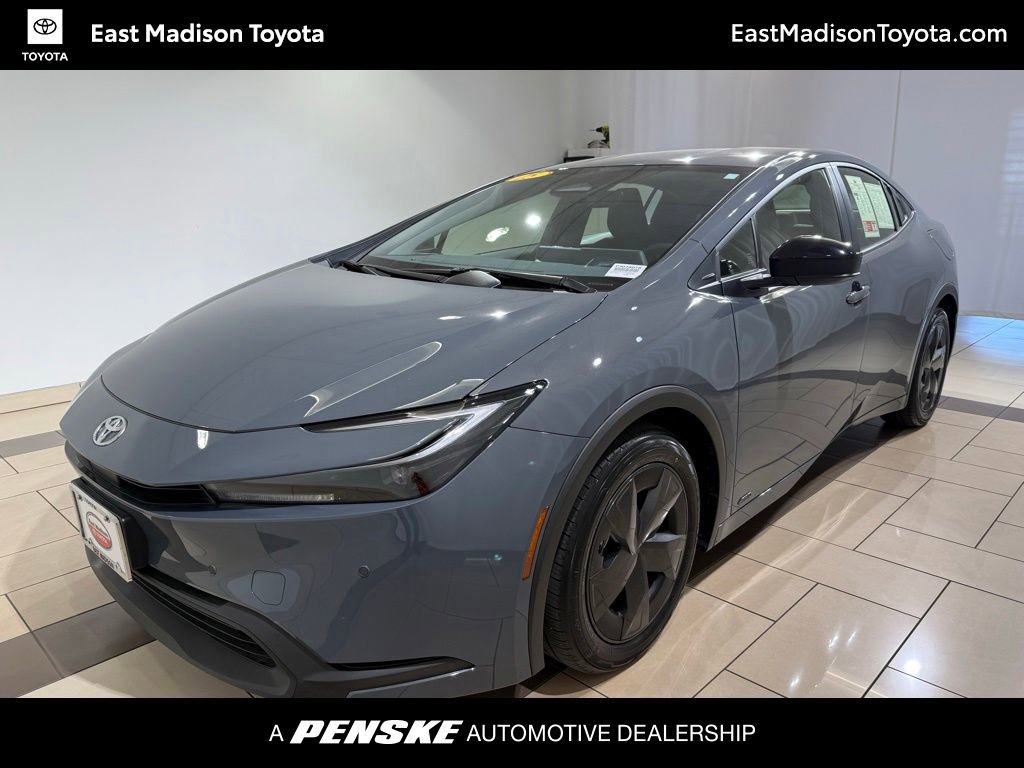 2025 Toyota Prius LE AWD's photo