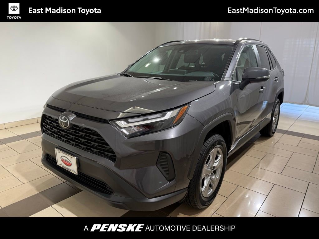 2024 Toyota RAV4 XLE's photo