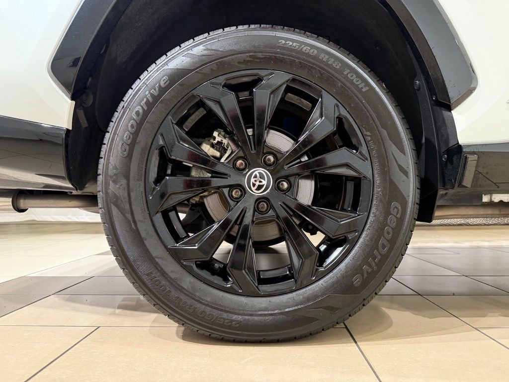 2022 Toyota RAV4 SE - Photo 9
