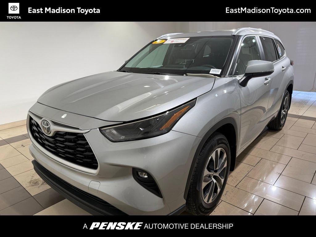 2024 Toyota Highlander XLE's photo
