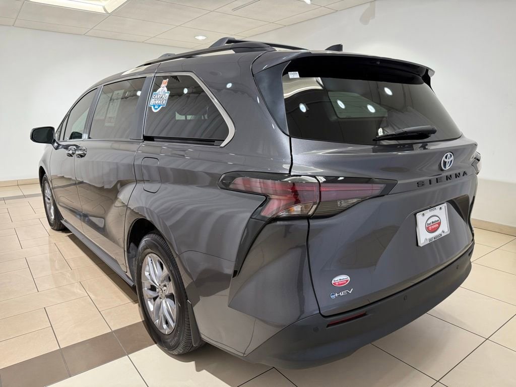 2025 Toyota Sienna XLE - Photo 3