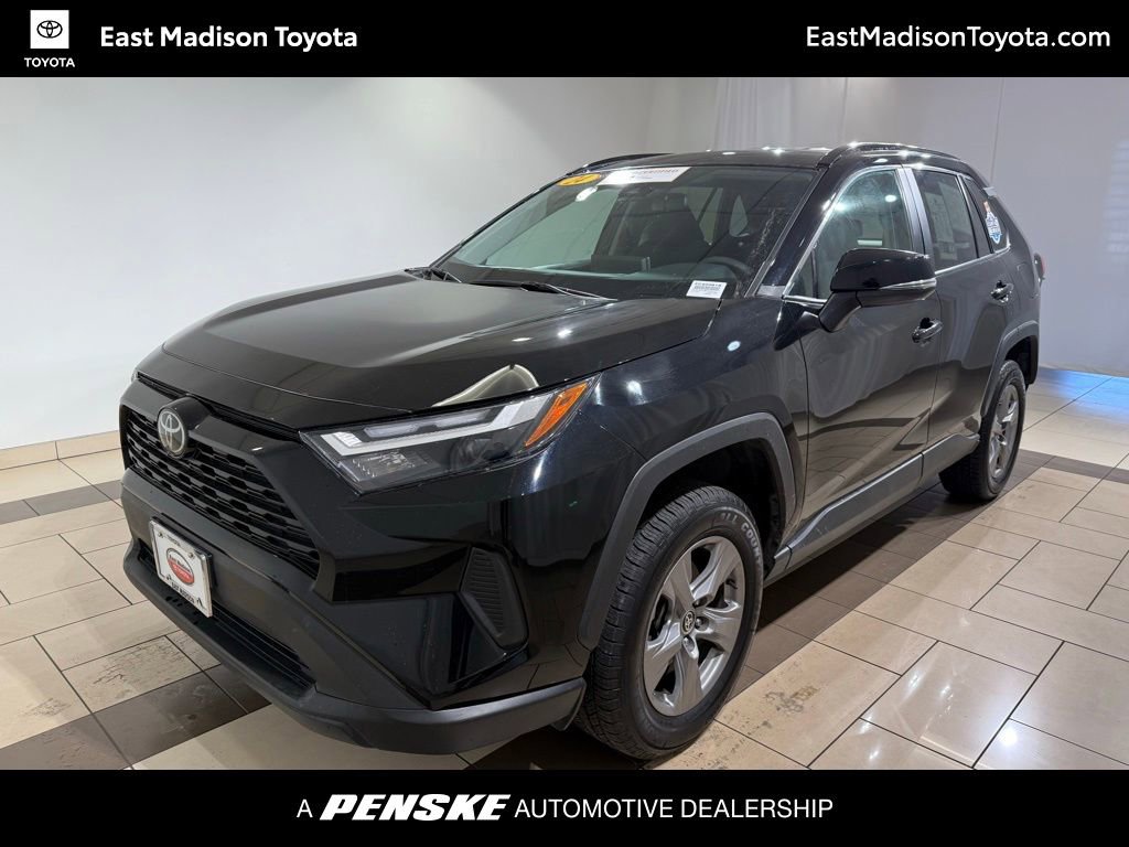 2024 Toyota RAV4 XLE's photo