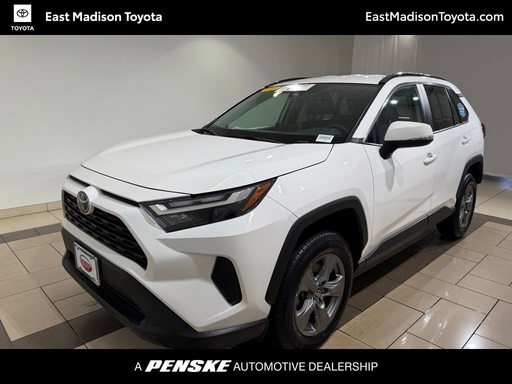 2024 Toyota RAV4 XLE's photo