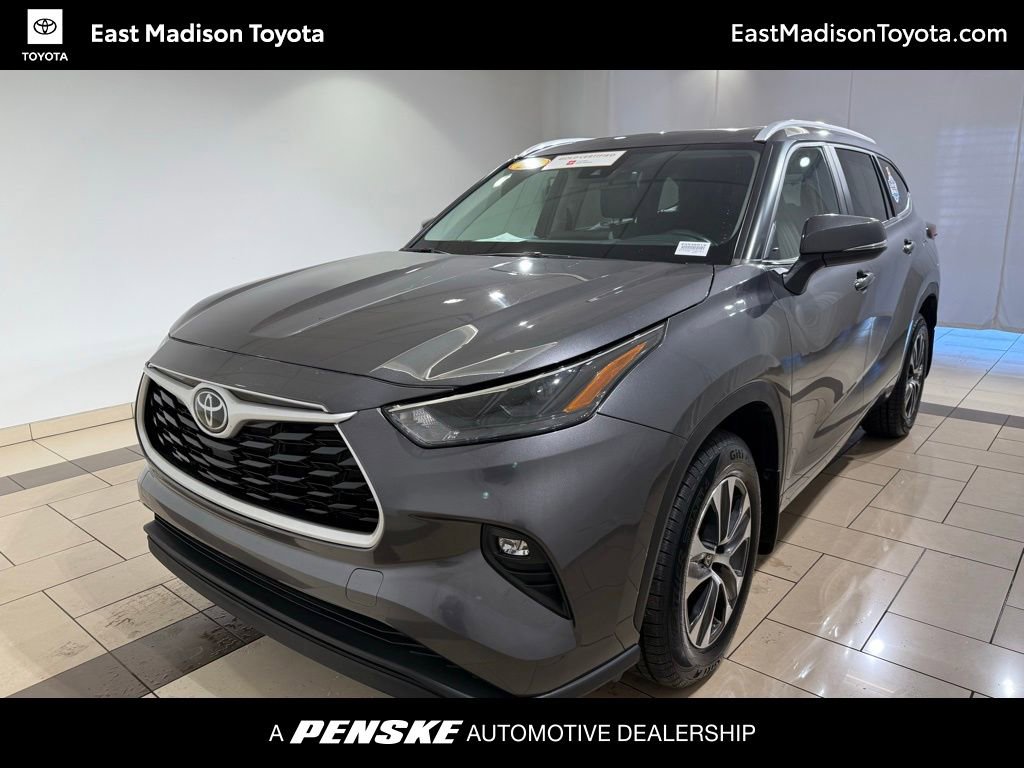 2024 Toyota Highlander XLE's photo