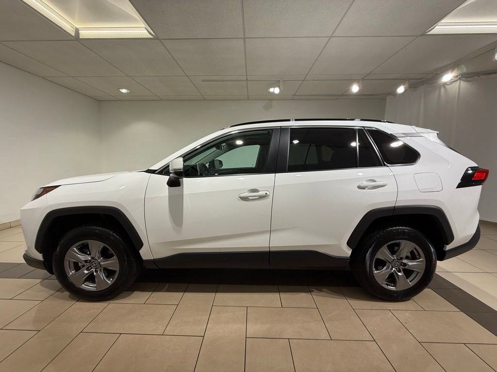 2025 Toyota RAV4 XLE photo 2