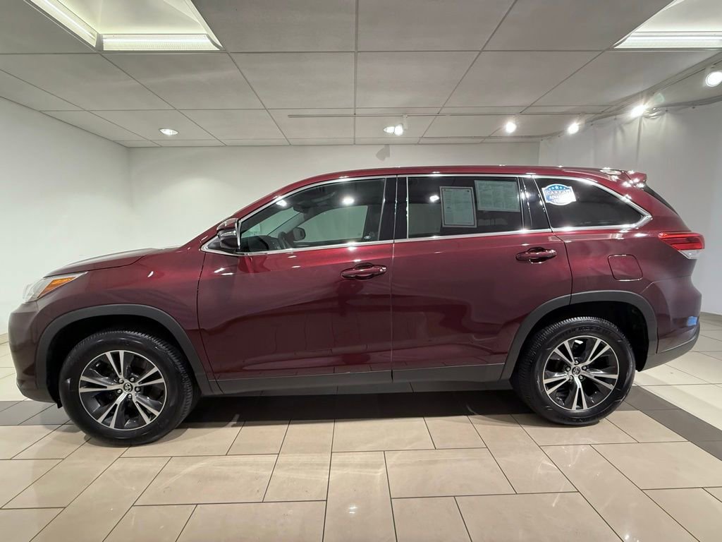 2019 Toyota Highlander LE photo 2