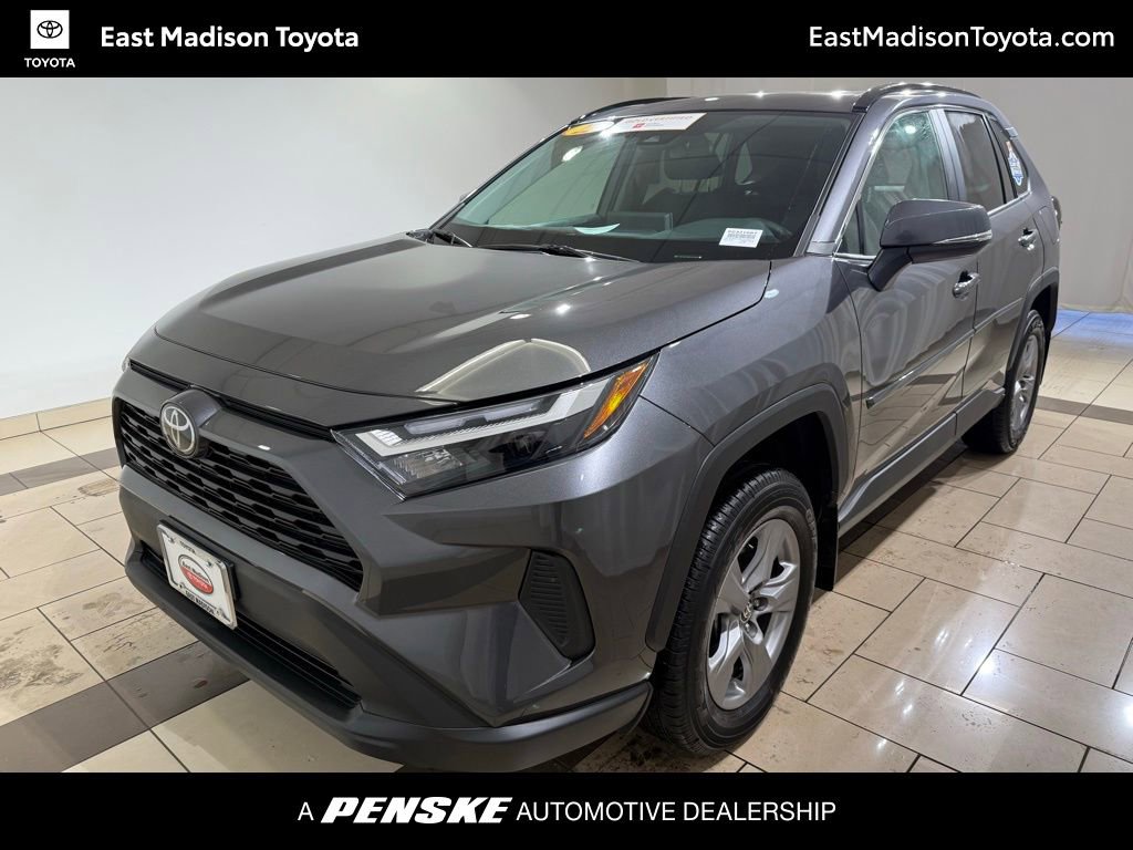 2022 Toyota RAV4 XLE's photo
