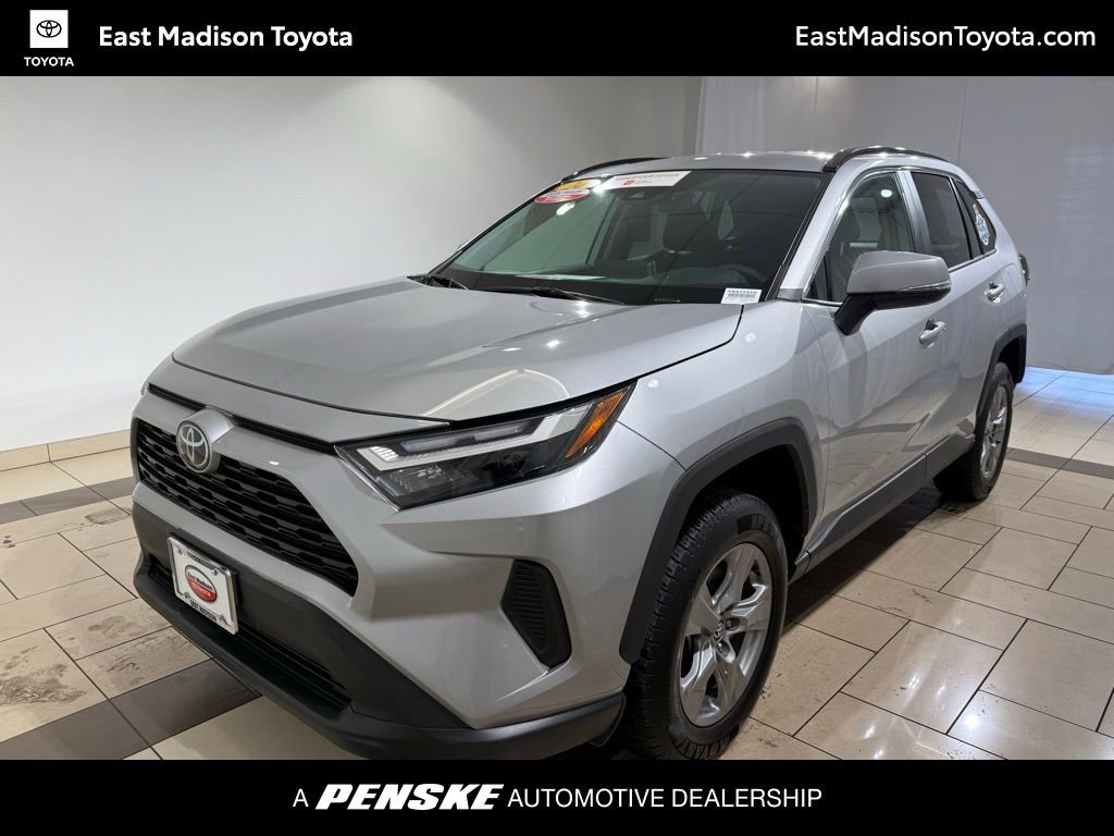 2024 Toyota RAV4 XLE's photo
