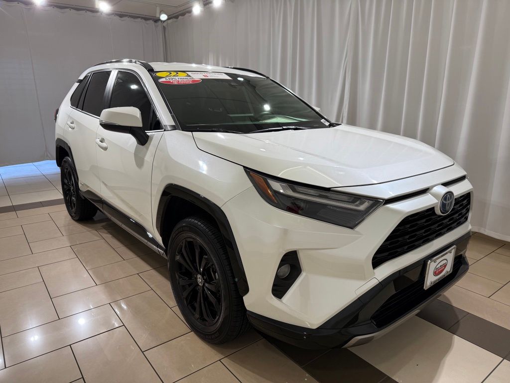2022 Toyota RAV4 SE - Photo 7