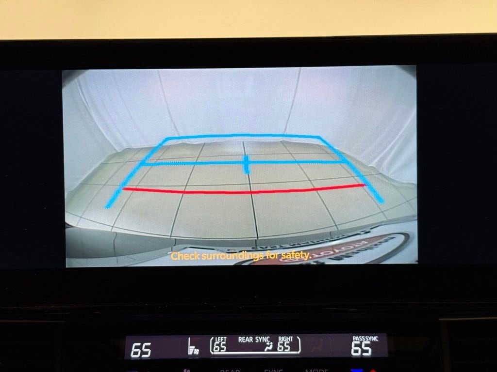 2025 Toyota Sienna XLE - Photo 30