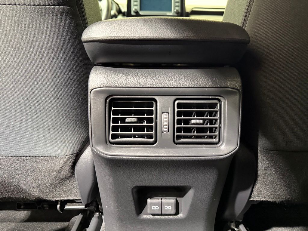 2022 Toyota RAV4 SE - Photo 20