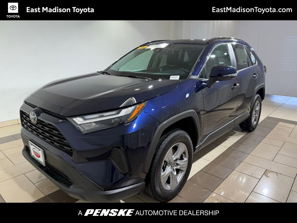 2024 Toyota RAV4 XLE's photo