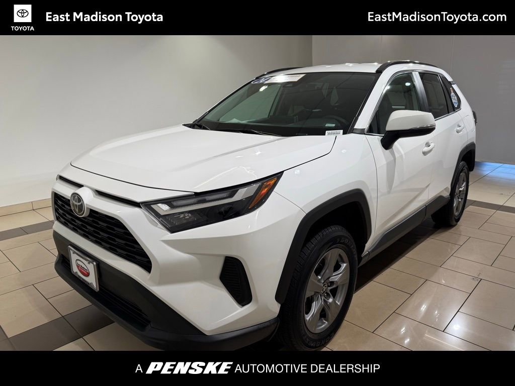 2024 Toyota RAV4 XLE's photo