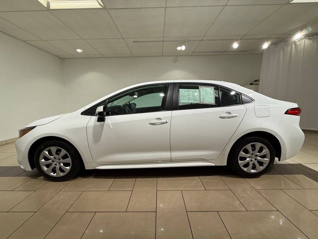 2023 Toyota Corolla LE photo 2