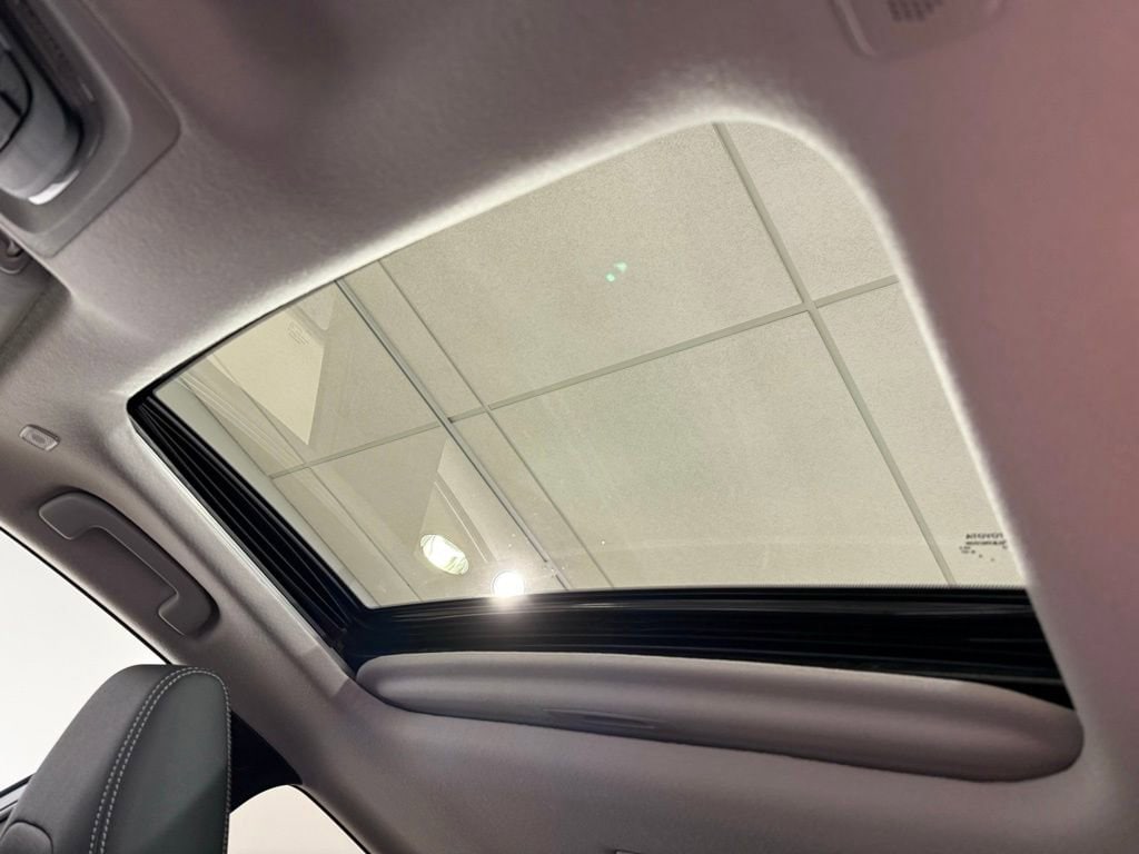 2026 Toyota Corolla Cross XLE - Photo 18