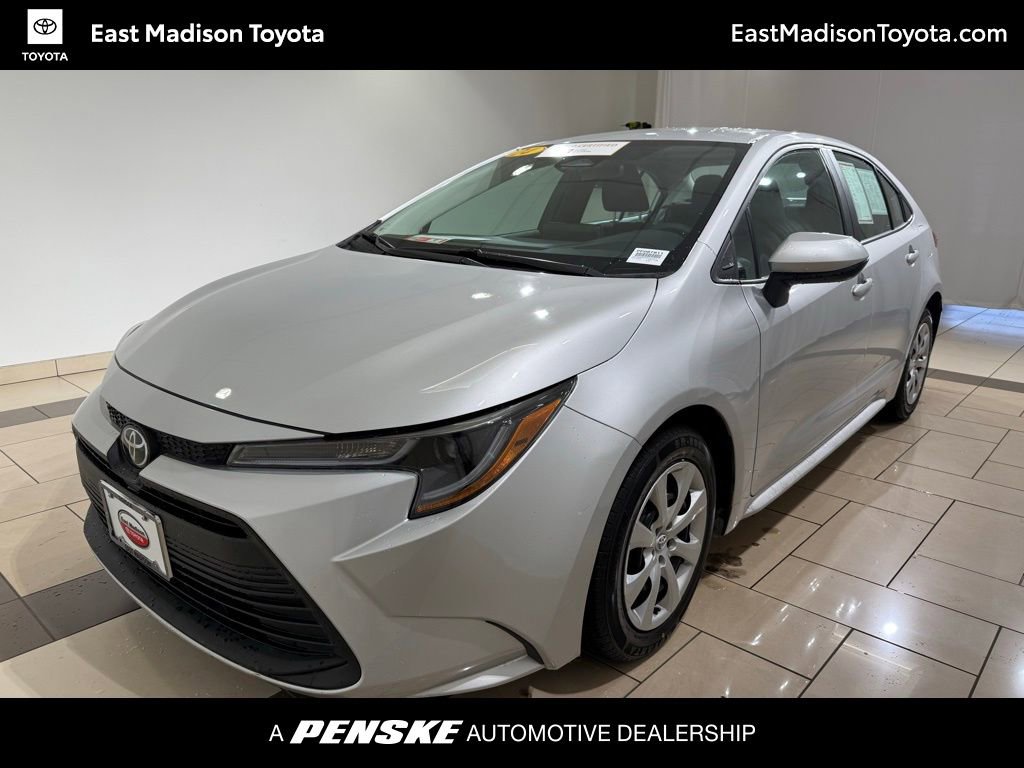 2024 Toyota Corolla LE's photo