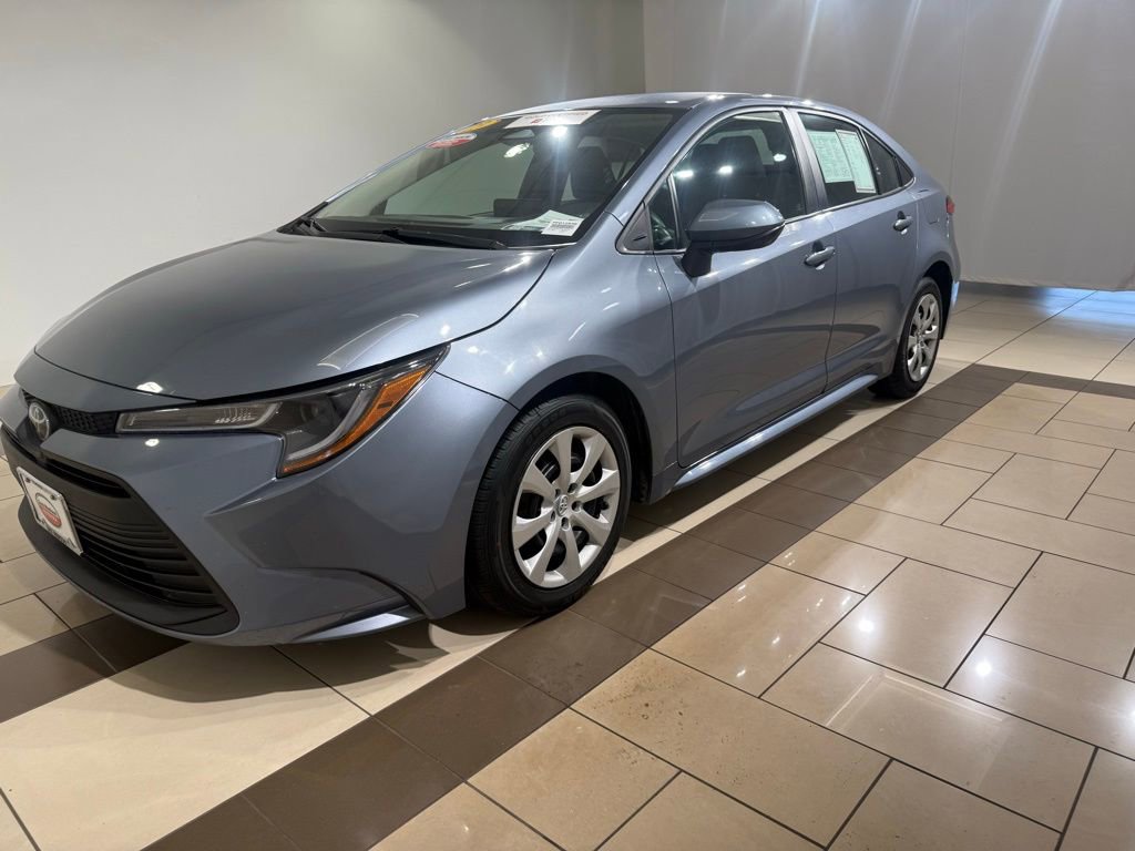 2023 Toyota Corolla LE photo 2