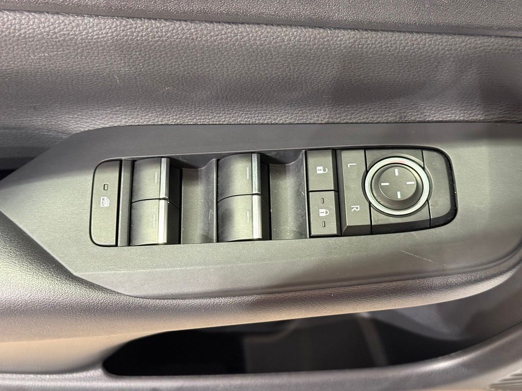 2024 Toyota Prius Prime XSE - Photo 17