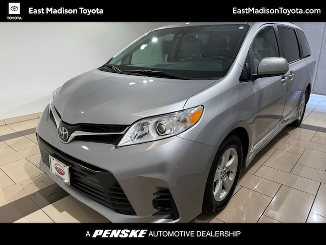 2018 Toyota Sienna LE Van Passenger Van