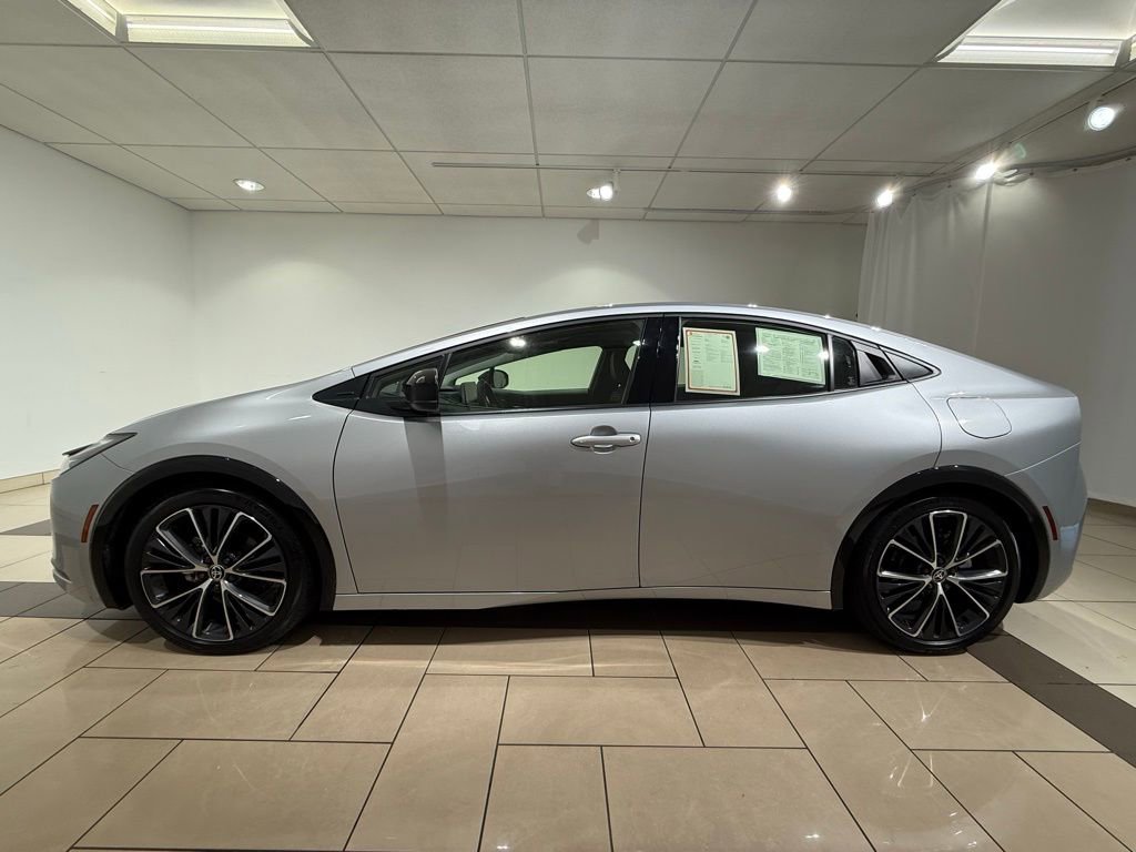 2025 Toyota Prius XLE photo 2