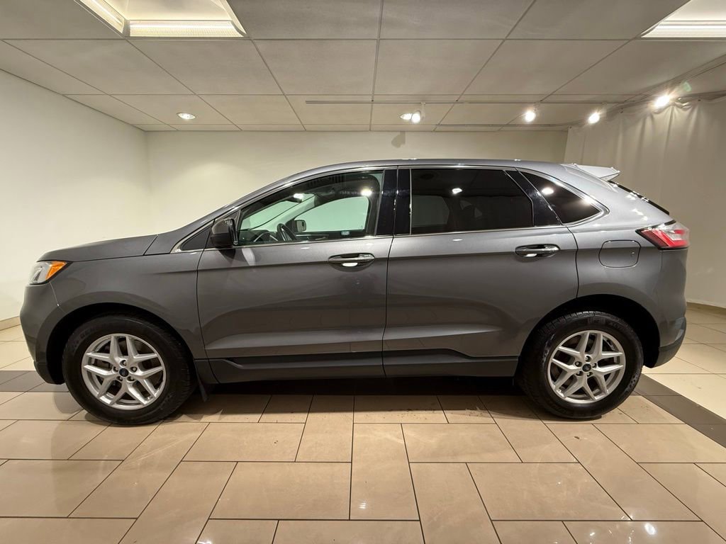 2021 Ford Edge SEL photo 2