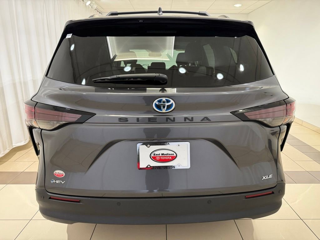 2025 Toyota Sienna XLE - Photo 4