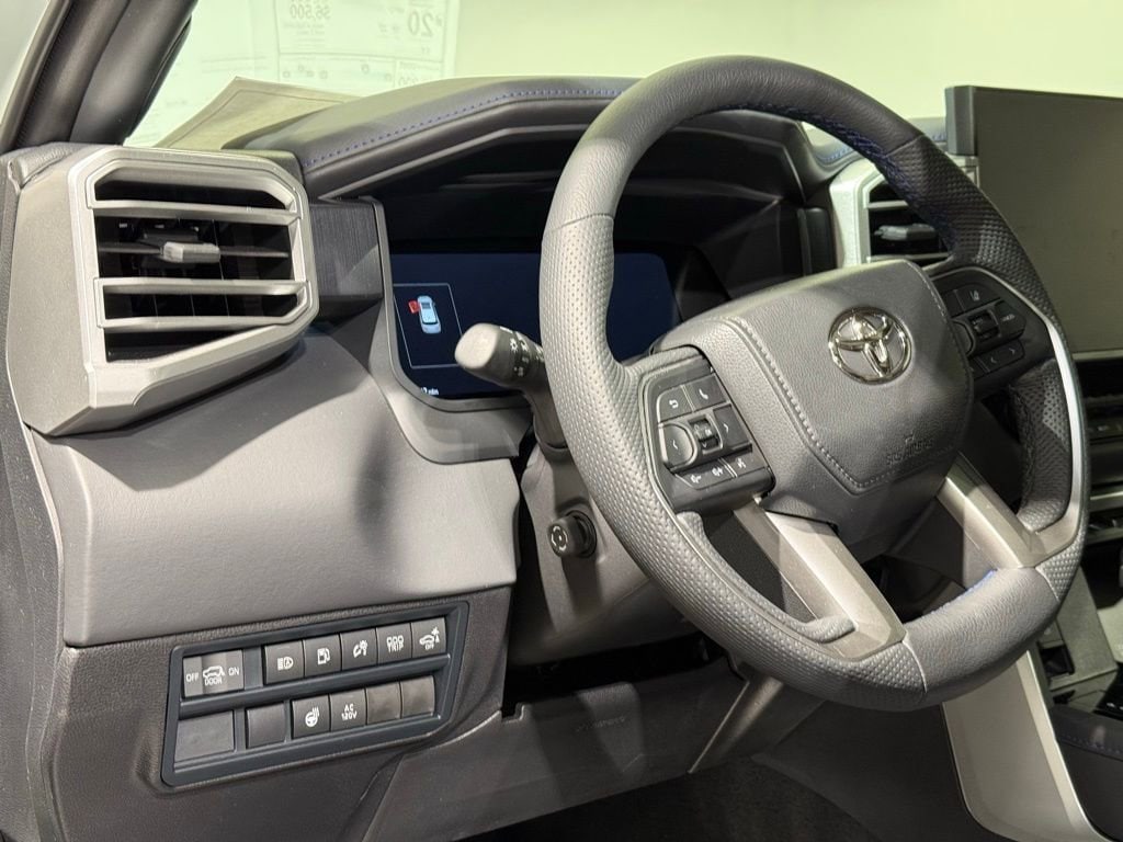 2025 Toyota Sequoia Platinum - Photo 16
