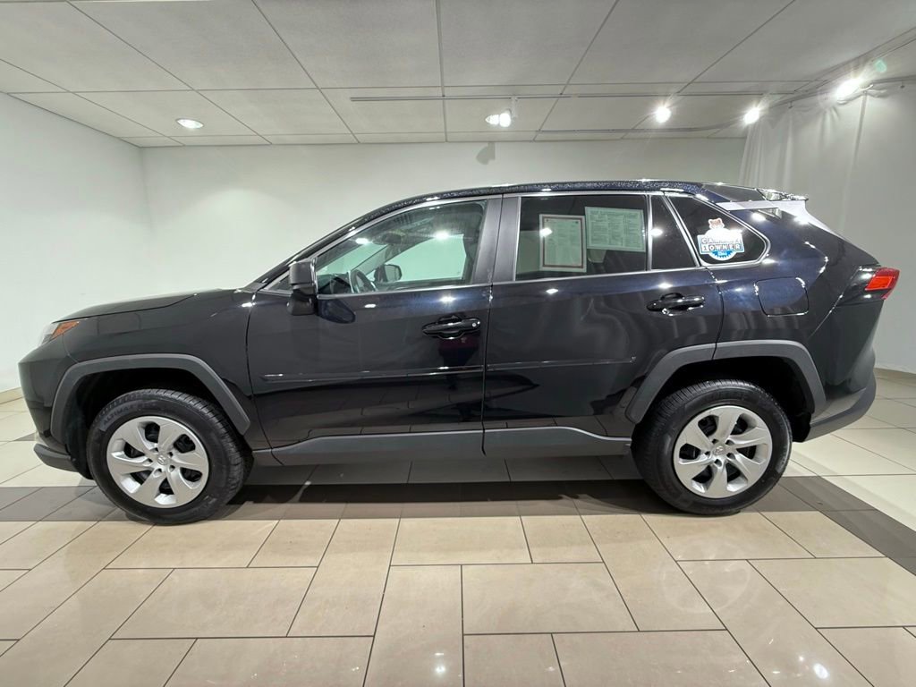 2023 Toyota RAV4 LE photo 2