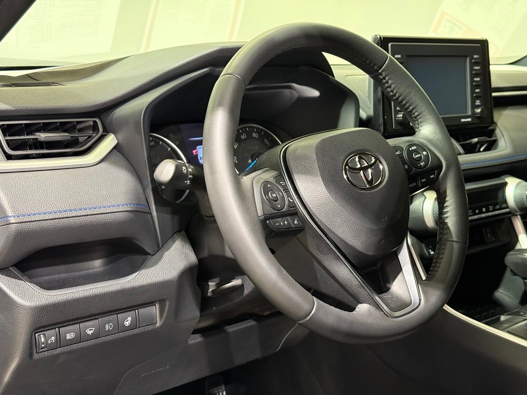 2022 Toyota RAV4 SE - Photo 17