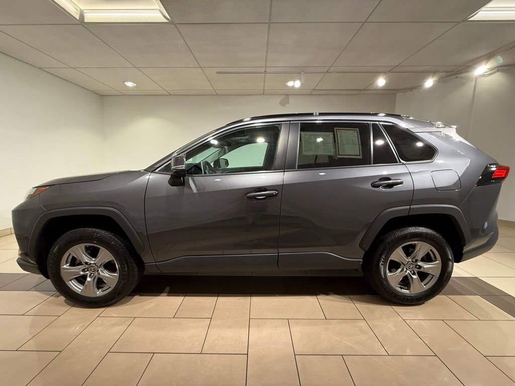 2023 Toyota RAV4 XLE photo 2