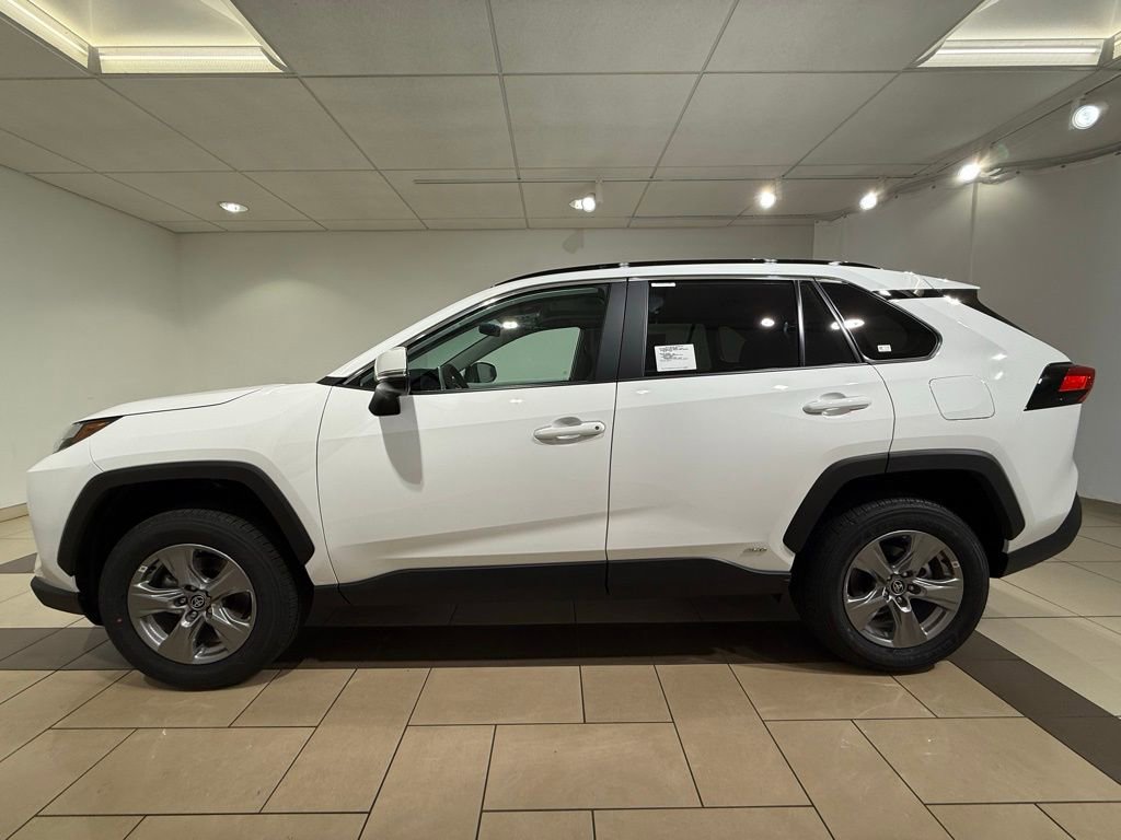 2025 Toyota RAV4 Hybrid XLE photo 2