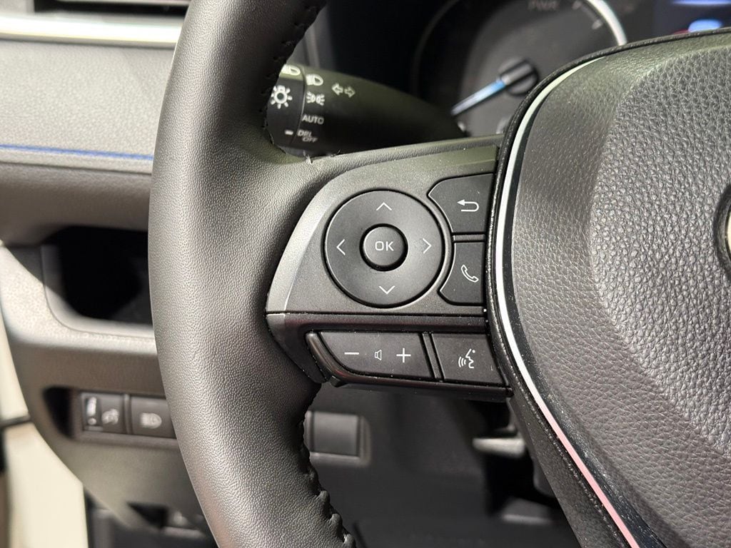 2022 Toyota RAV4 SE - Photo 23