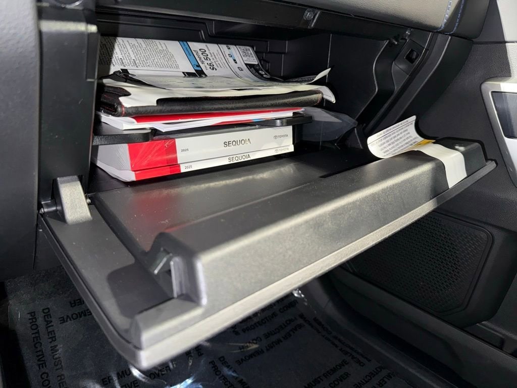2025 Toyota Sequoia Platinum - Photo 31