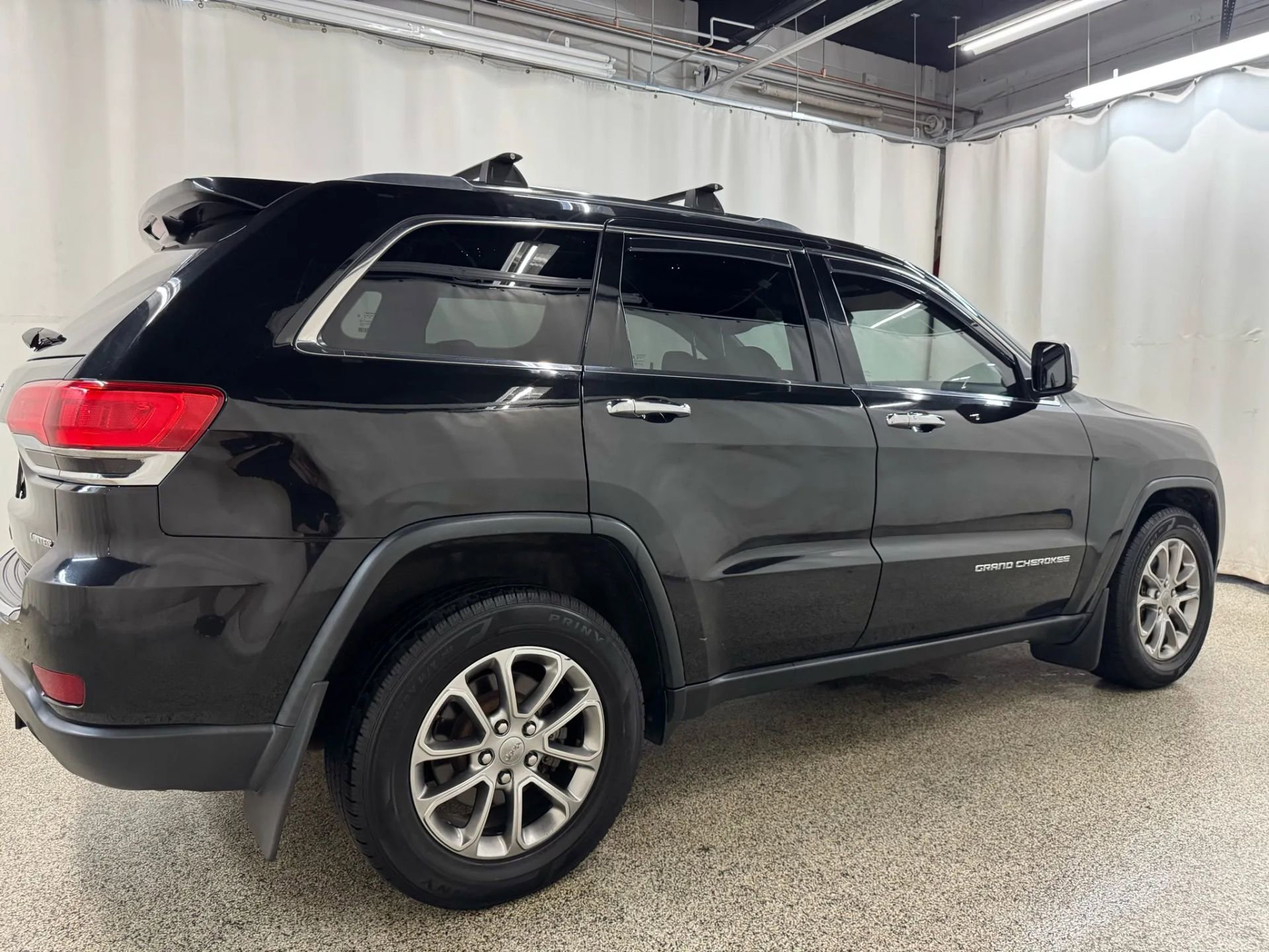2015 Jeep Grand Cherokee Limited Sport photo 2