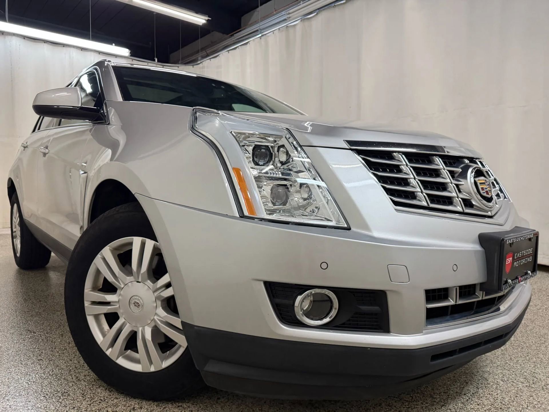2016 Cadillac SRX Luxury photo 3