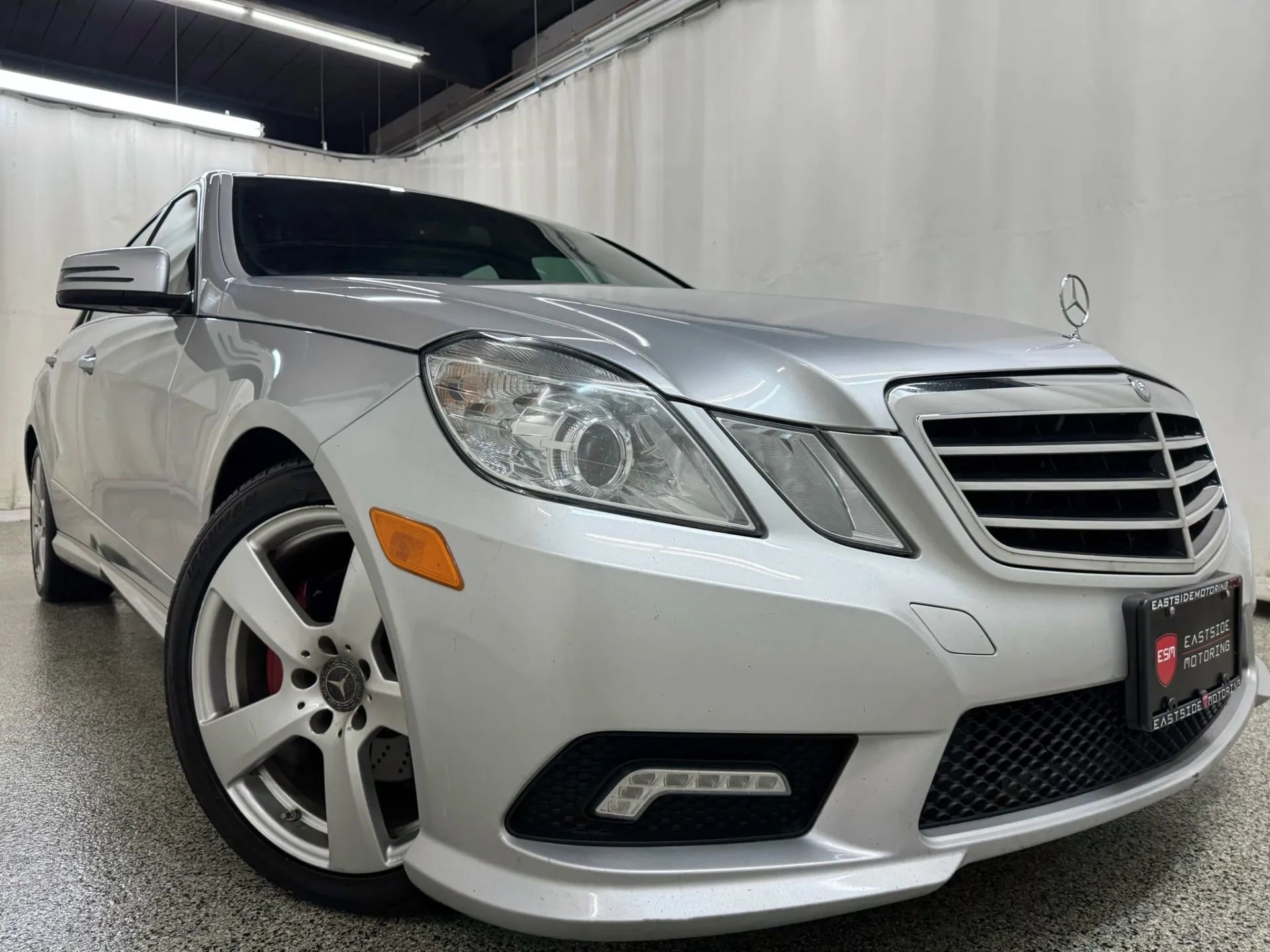 2011 Mercedes Benz E 350 4MATIC Sedan photo 3