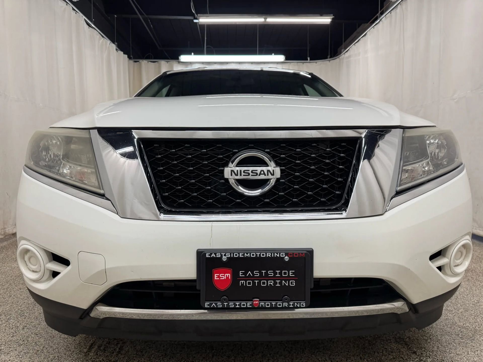 2015 Nissan Pathfinder photo 2