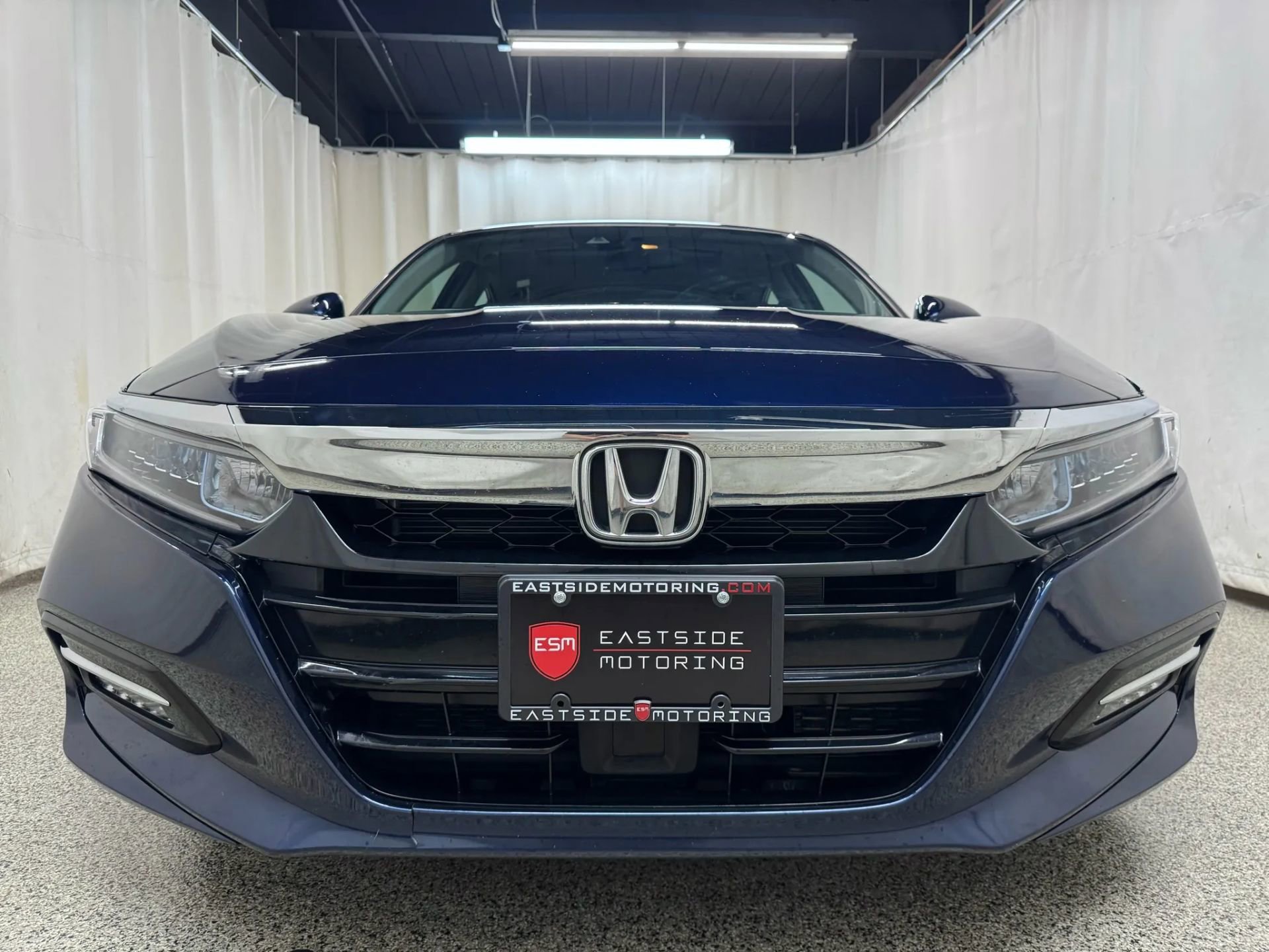 2018 Honda Accord Hybrid EX photo 2