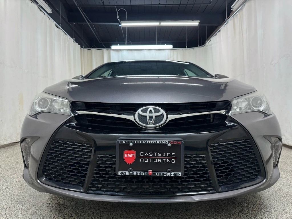 Used 2016 Toyota Camry SE Sedan 4D