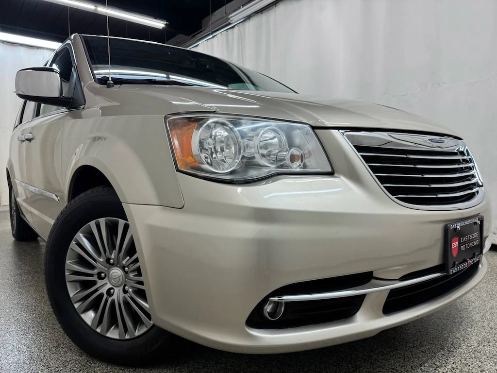 Used 2014 Chrysler Town & Country Touring-L Minivan 4D Wagon