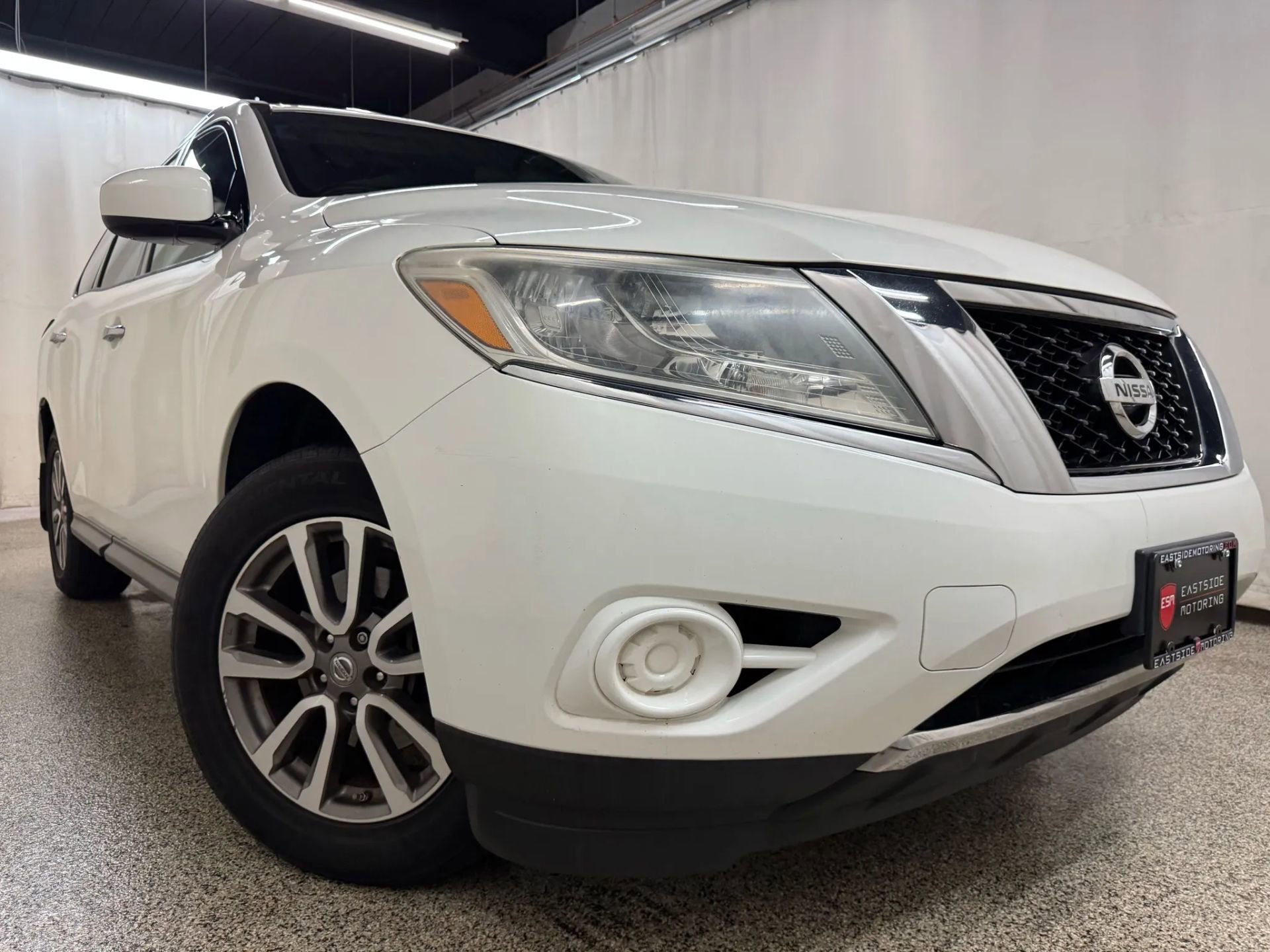 2015 Nissan Pathfinder photo 3