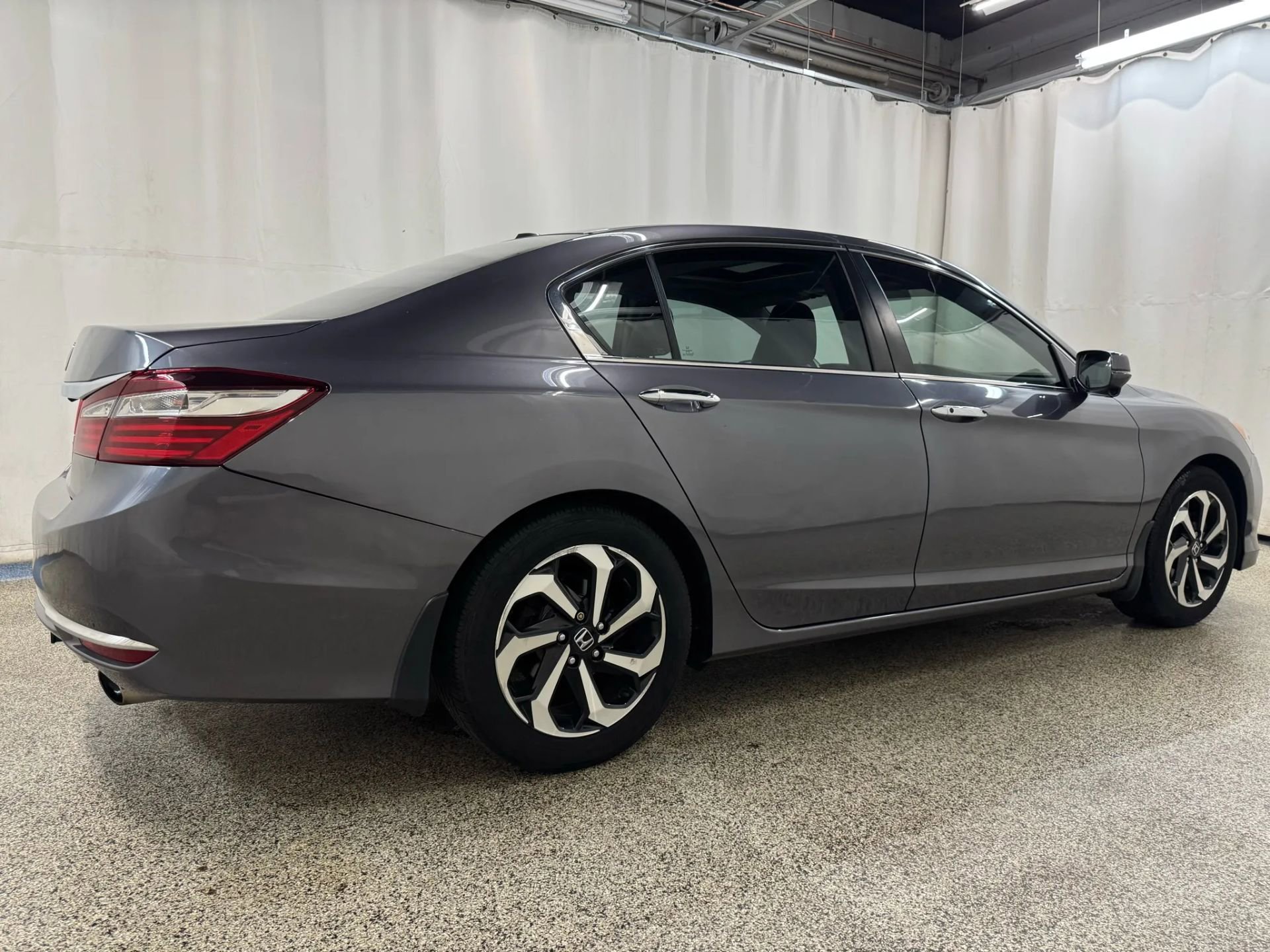 2017 Honda Accord EX-L photo 4