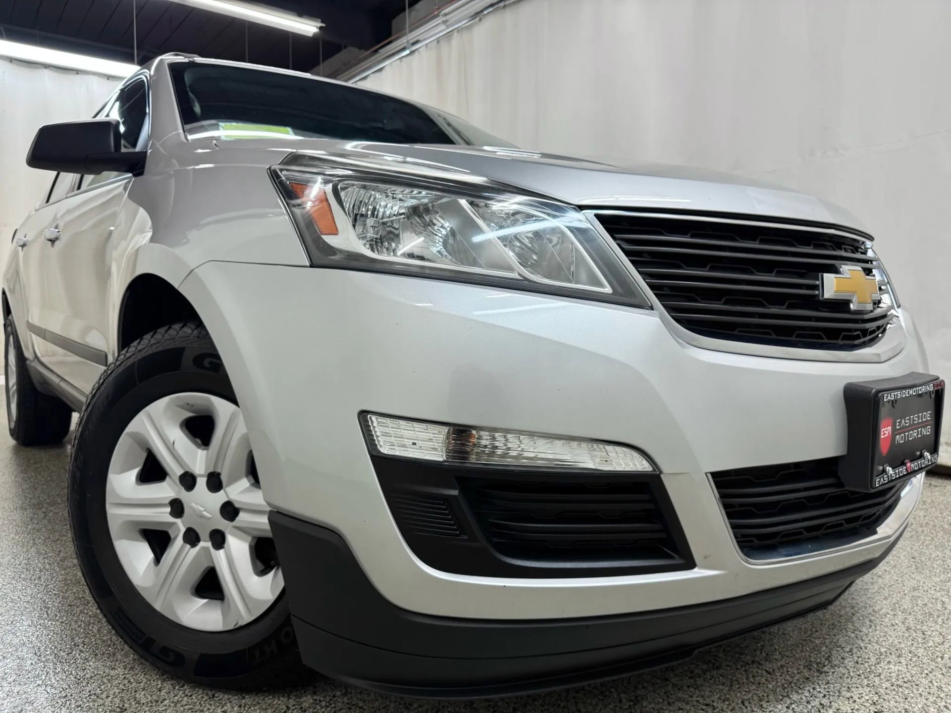 2016 Chevrolet Traverse LS photo 3