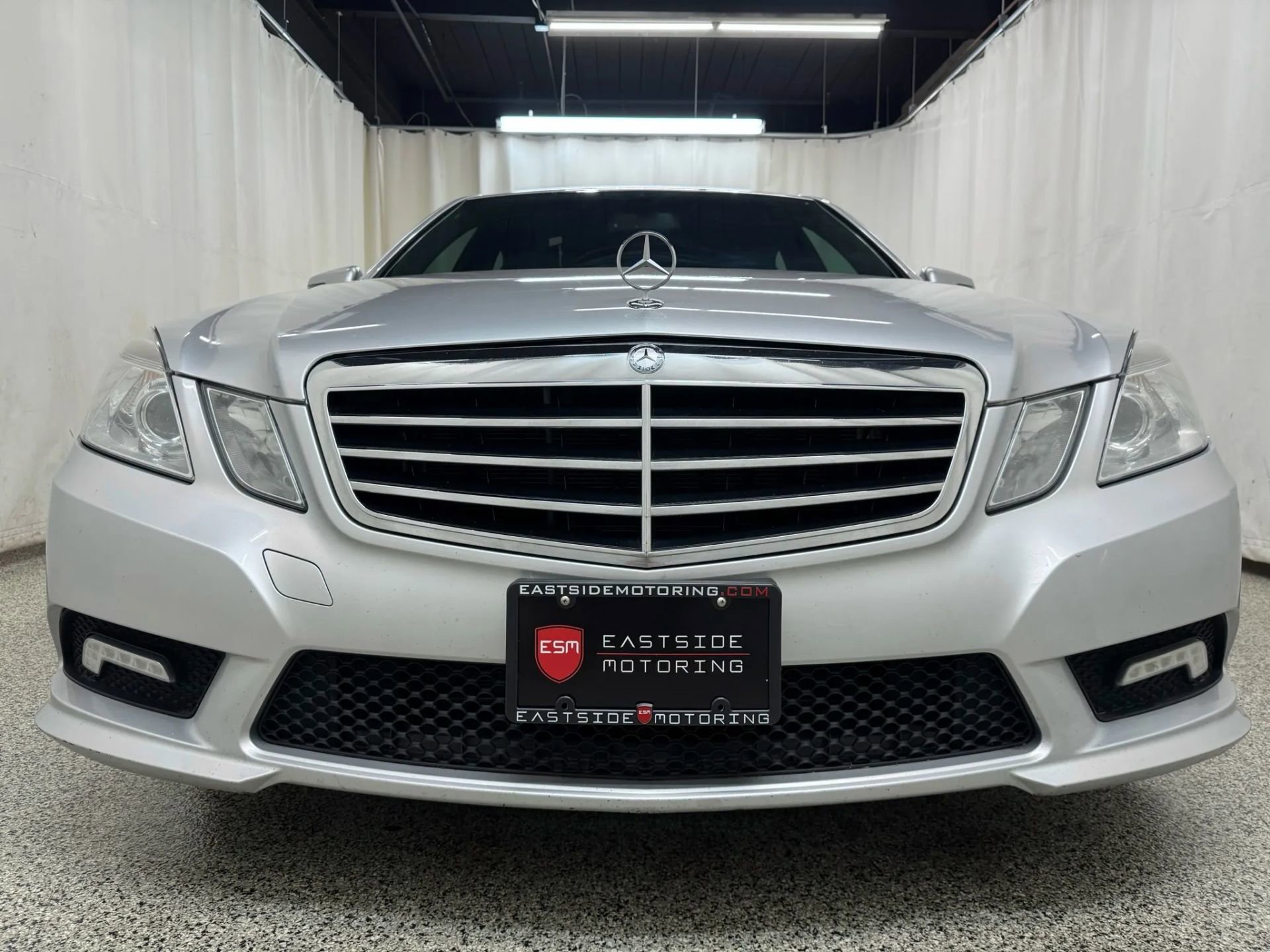 2011 Mercedes Benz E 350 4MATIC Sedan photo 2