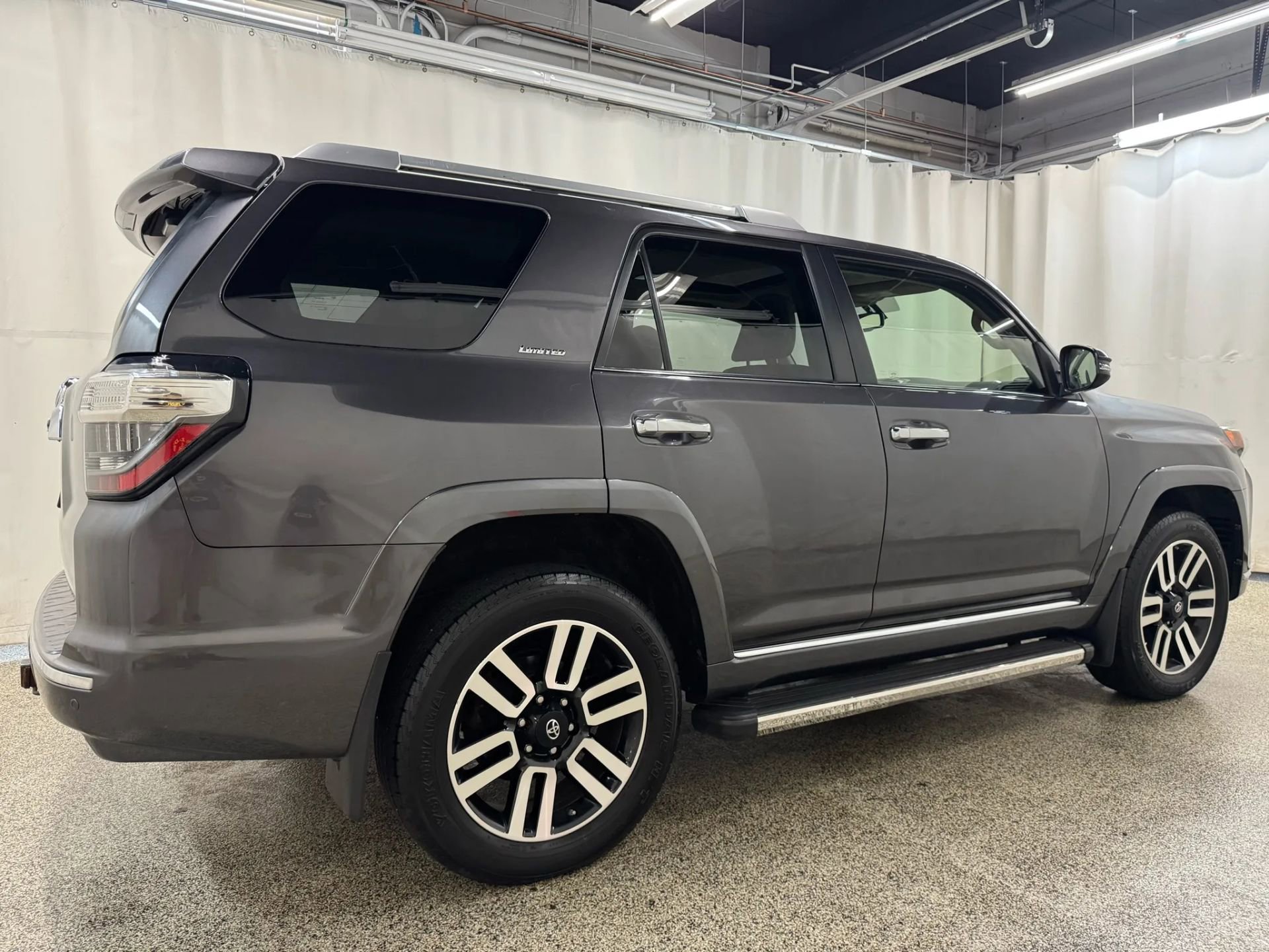 2015 Toyota 4Runner Limited photo 3