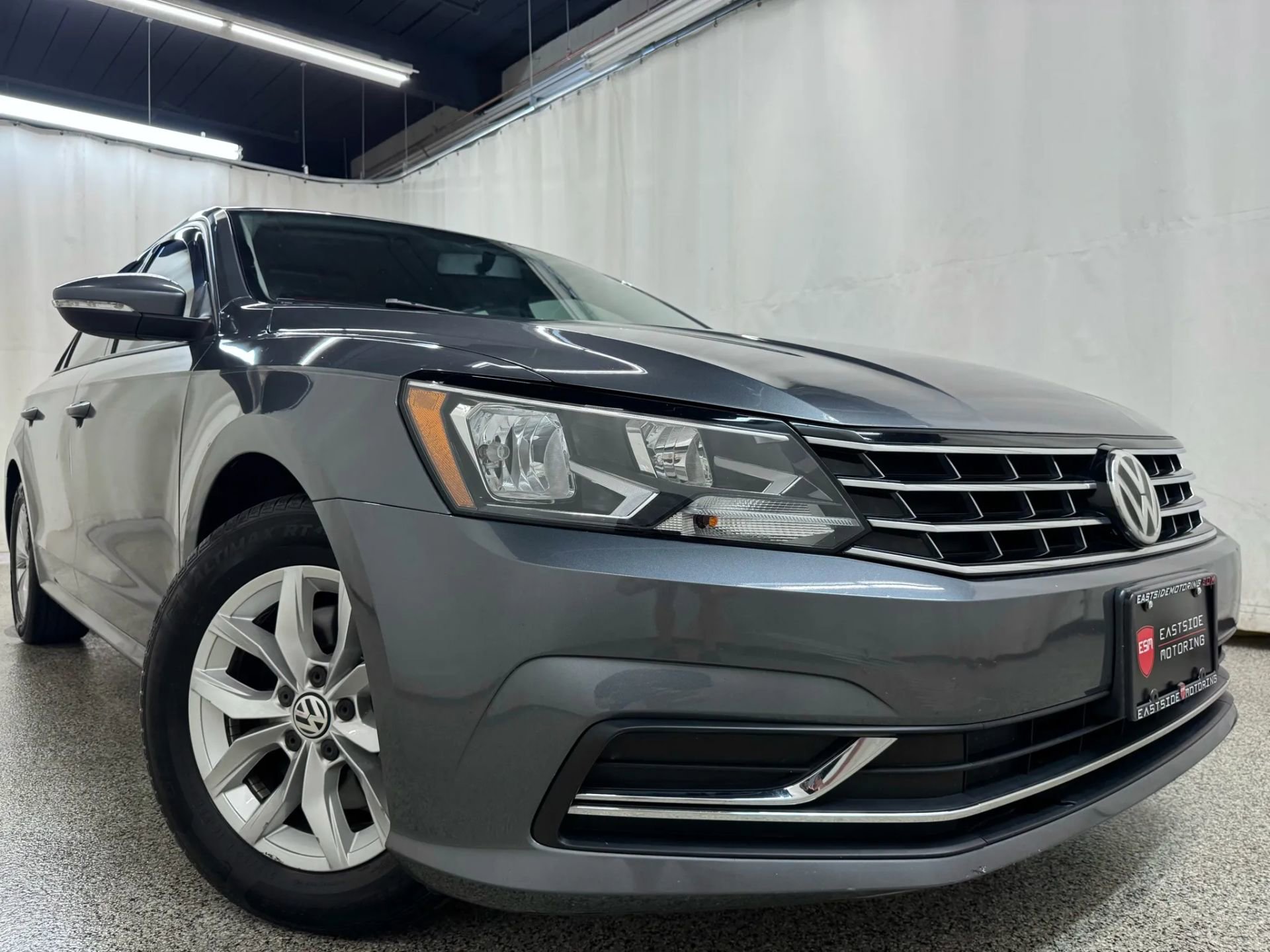 2018 Volkswagen Passat 2.0T photo 2