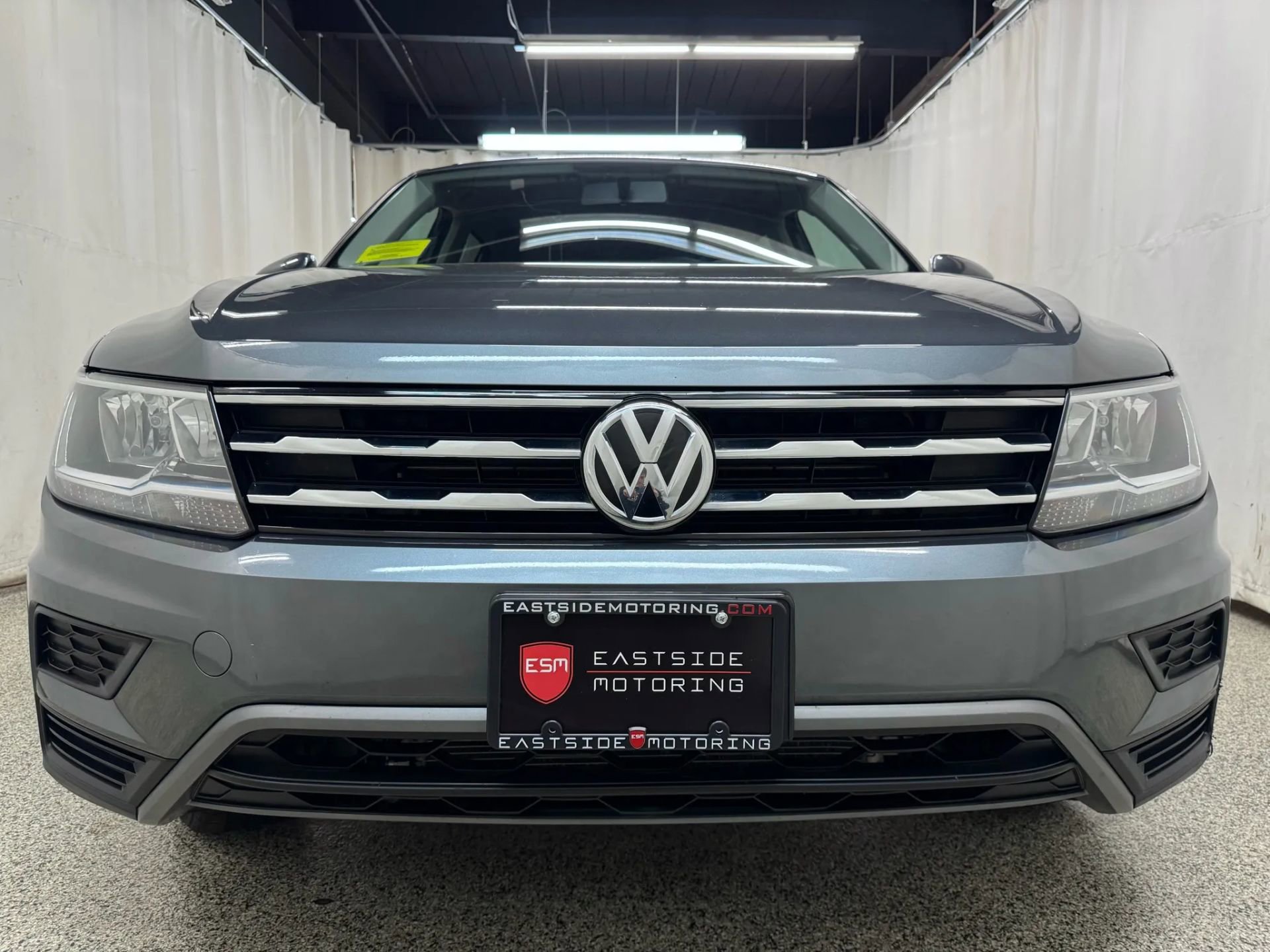 2018 Volkswagen Tiguan S photo 2